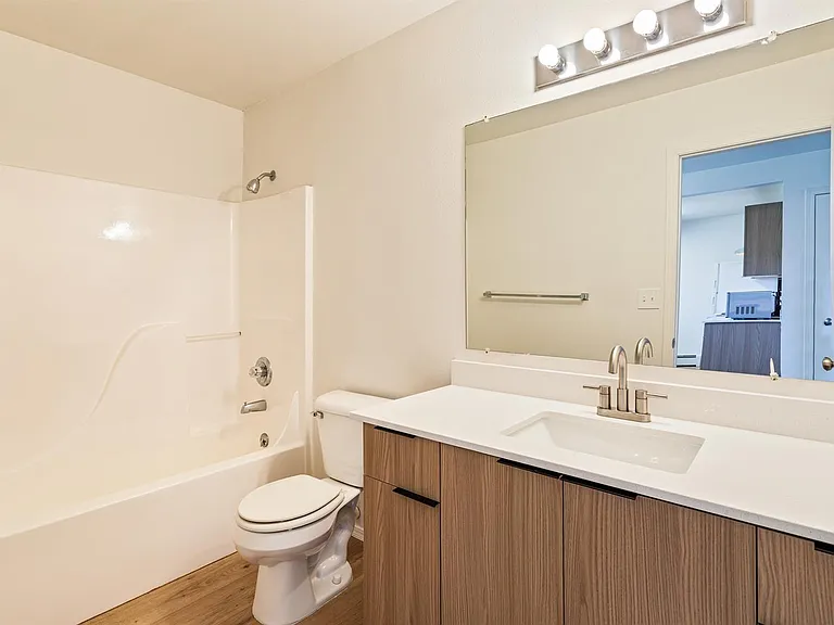 North Russell Apts-1650 N Russell — Photo 14