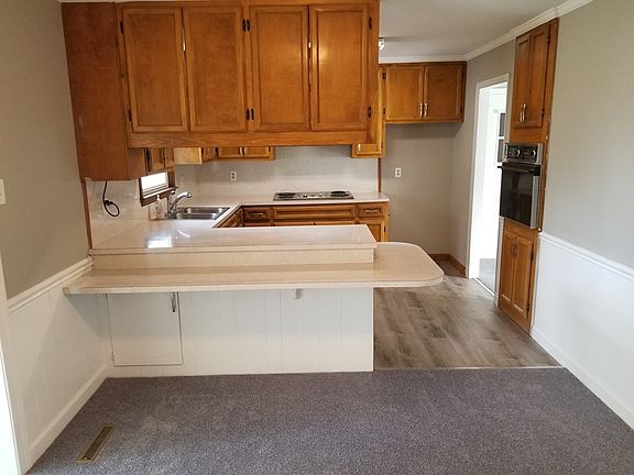 5th image of 207 S Douglas St