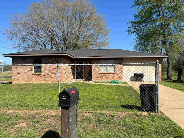 407 Fulton St, Pittsburg, TX 75686