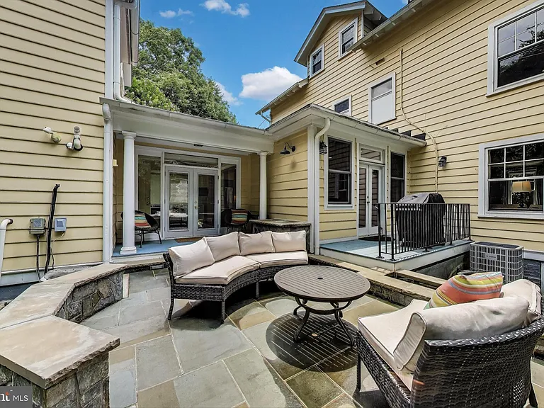 5809 Grosvenor Ln — Photo 33