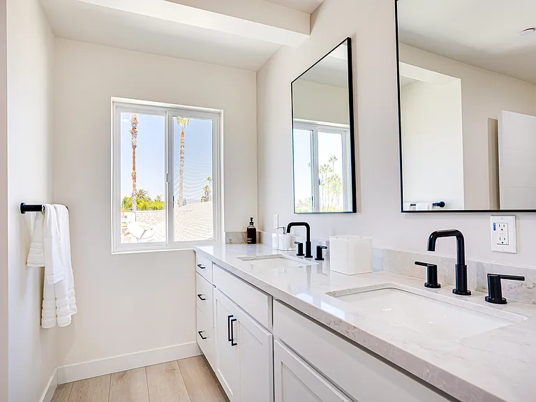 1020 S Mollison Ave — Photo 25