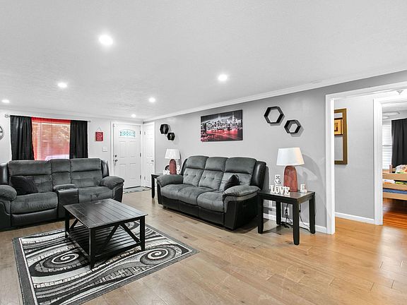 4th image of 2233 Parkview Pl