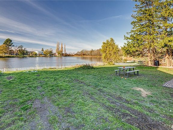 3rd image of 4435 Saltspring Dr