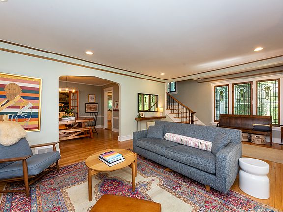 2nd image of 2711 Woodbine Ave