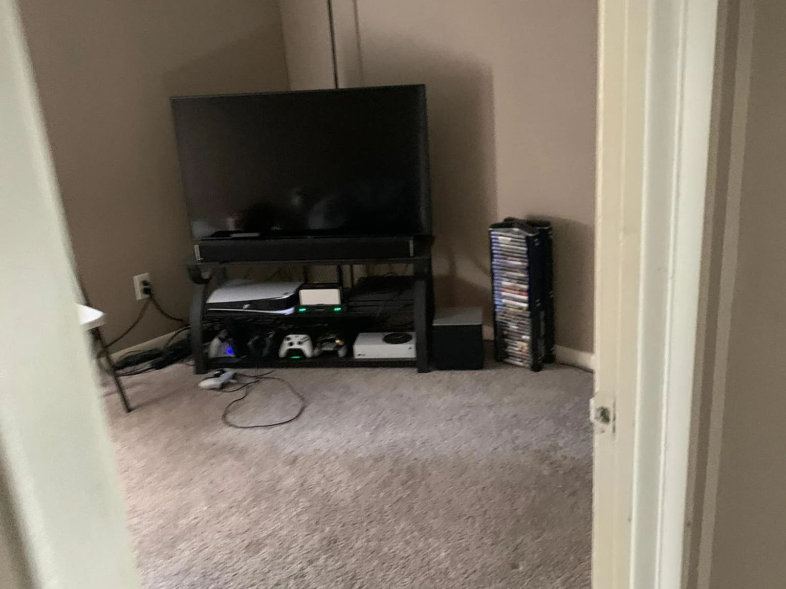 3 bed, 800 sqft, $1,800 — Photo 3