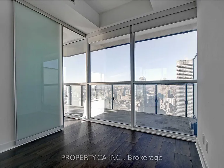 15 Grenville St #4704 — Photo 20