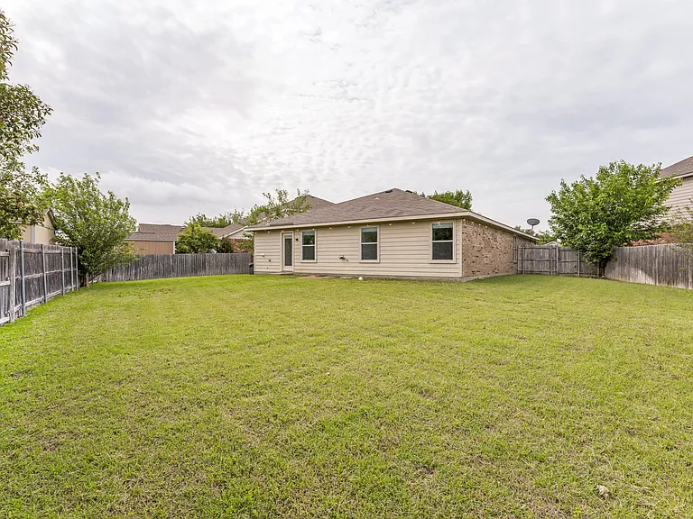 556 Winbridge Ln — Photo 25