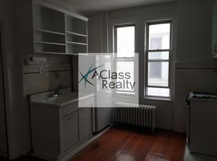 2522 18th St, Astoria, NY 11102