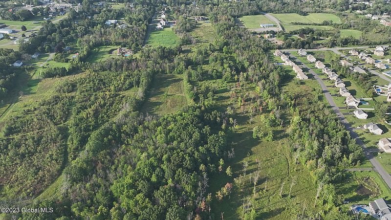 5th image of 564 Boght Rd