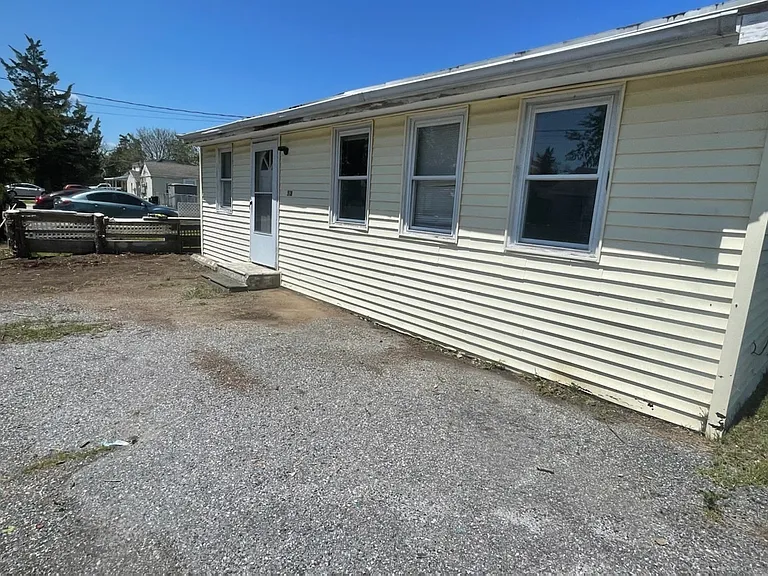 513 Blackburn Ave — Photo 4