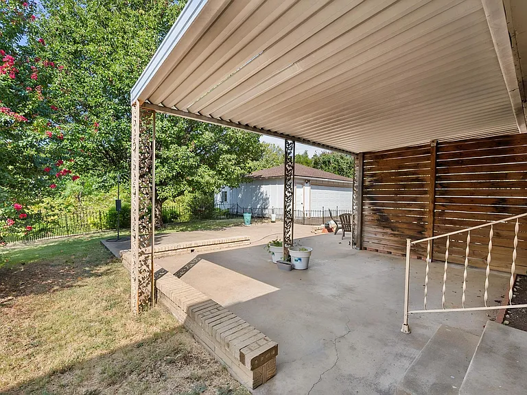 8351 Lullwater Dr — Photo 25