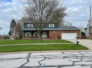 47 Cedarwood Dr, Oregon, OH 43616