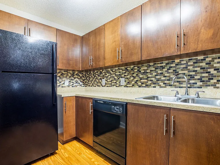 CORAL FALLS APARTMENTS — Photo 11
