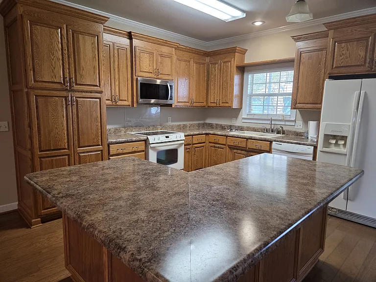 305 Candy Dr — Photo 5