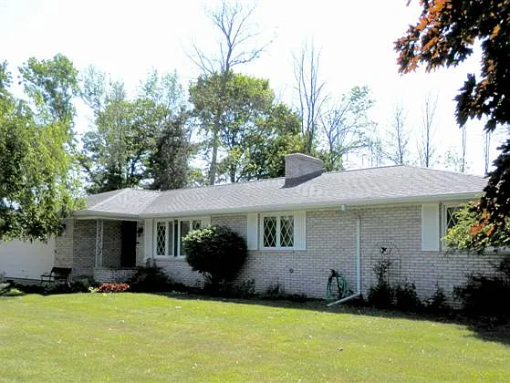 915 Cecelia Dr photo 1