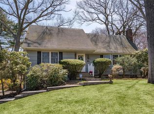 175 Hoover Pl, Centerport, NY 11721