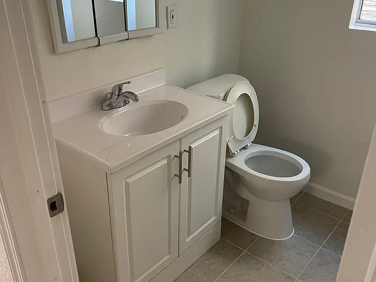 212 S Berendo St #216-1/2 — Photo 8