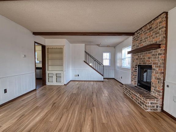 3rd image of 2908 N Redmond Ct