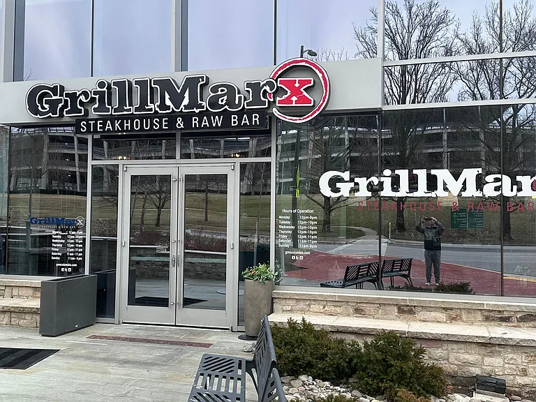 Great Restaurants just 25 yards away, with dozens more within a short walking distance.