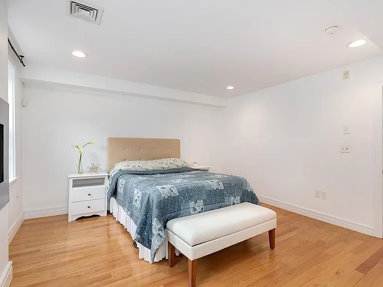 125 Charles St #R2 — Photo 7
