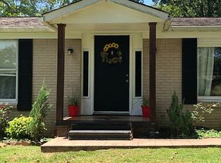 220 Lingerlost Rd, Killen, AL 35645