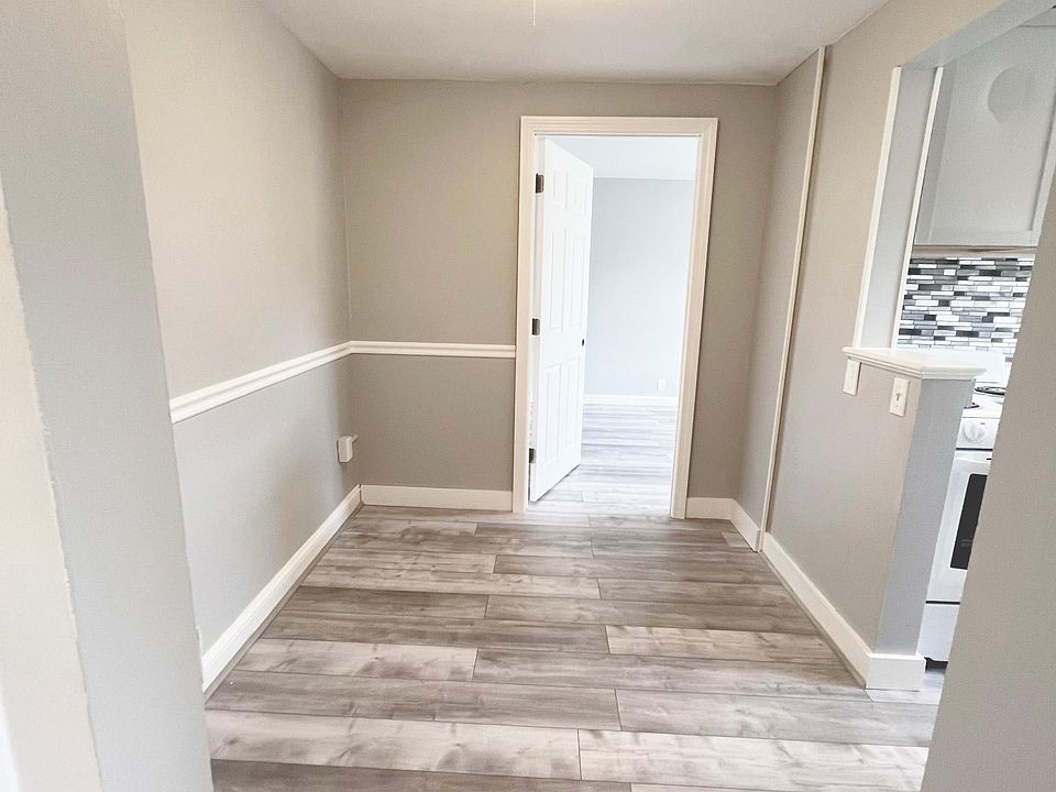 Dining Area adjacent to kitchen