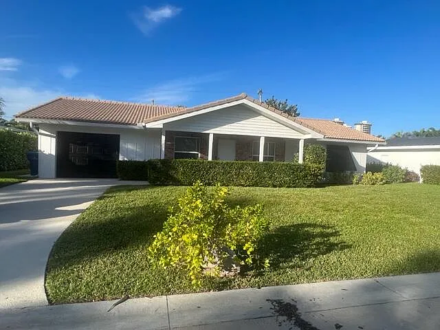 1260 Manor Dr