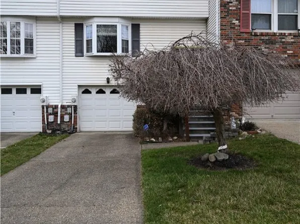 422 Maxwell St, Pittsburgh, PA 15205