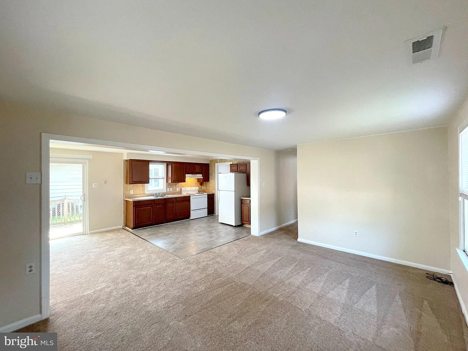3 bed, 1.5 bath, 1060 sqft, $1,695 — Photo 3