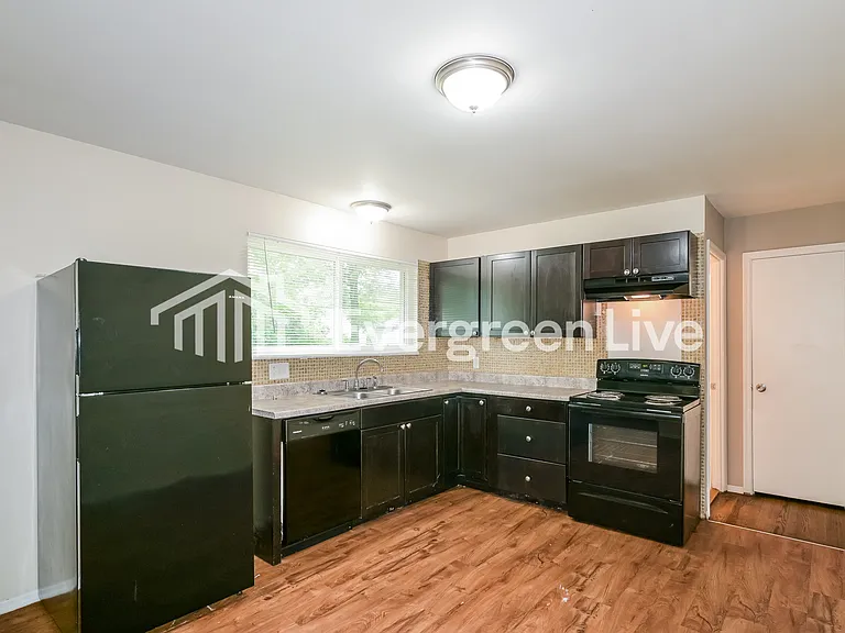 765 Sherwood Dr — Photo 6