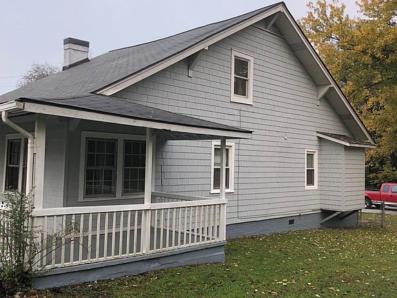 2nd image of 2621 NE Valley View Dr