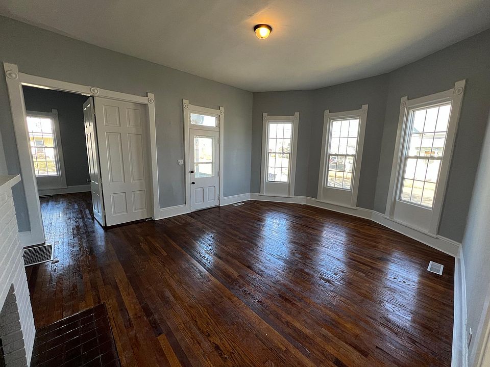 2nd image of 803 High St #803