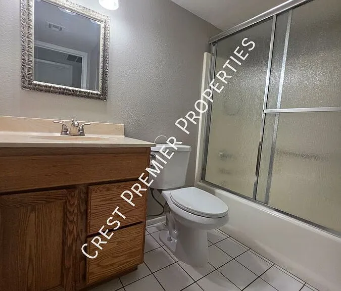 2149 E 10th St #2 — Photo 15