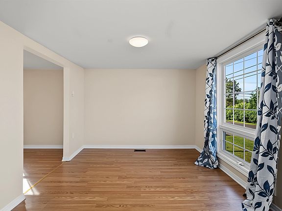 4th image of 4 McPherson St