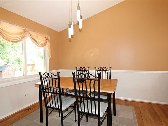 4th image of 208 Washo Dr