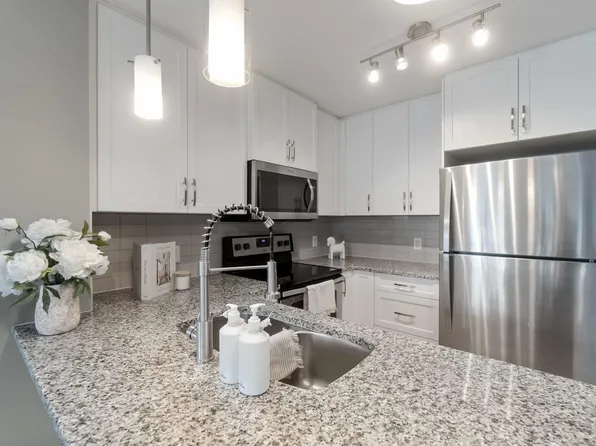 3670 139th Ave NW #101, Edmonton, AB T5Y 3N5