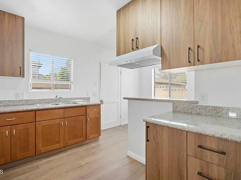 221 S Pine St #A — Photo 11