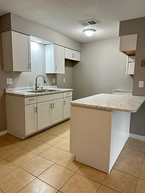 2 bed, 950 sqft, $1,450 — Photo 2