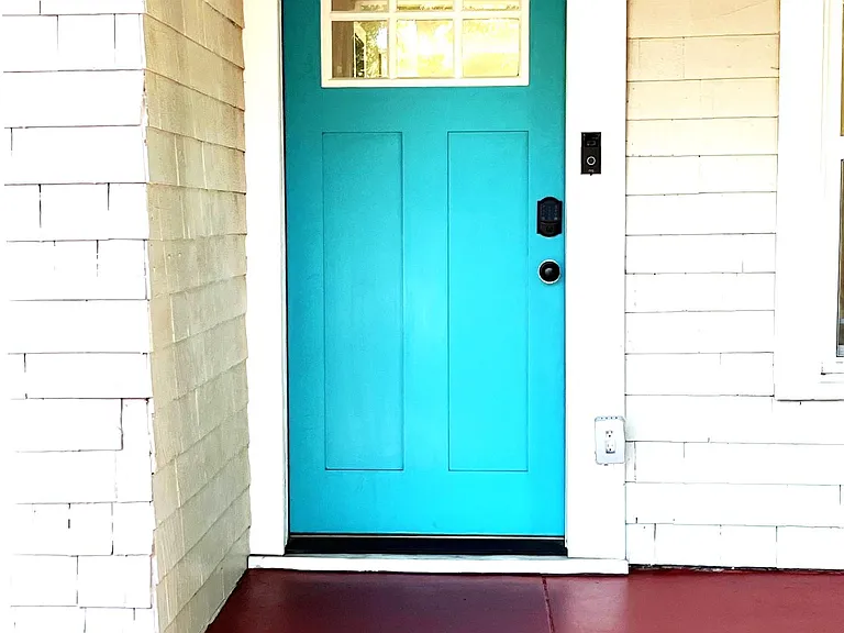 439 N Walnut St — Photo 2
