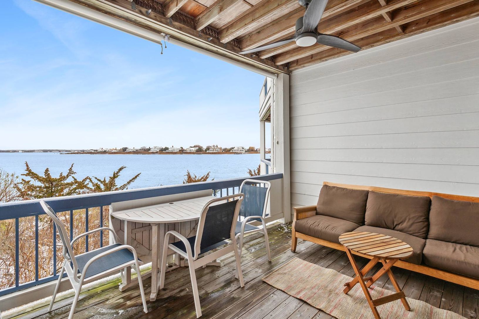  deck overlooking the bay