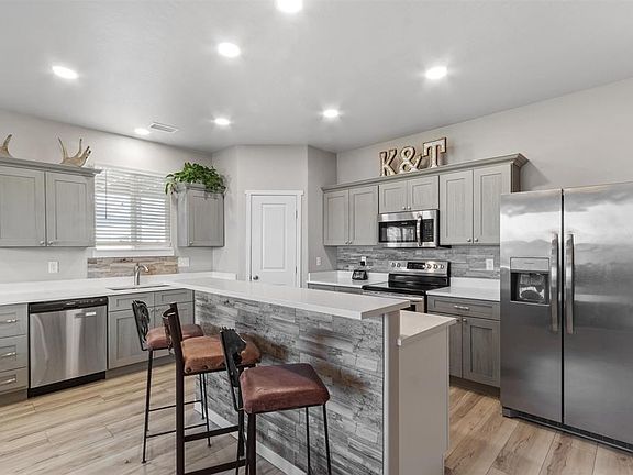5th image of 265 Arlington Drive