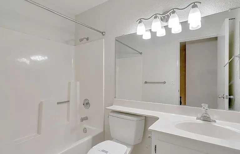 1070 Spring Valley Cmn — Photo 17