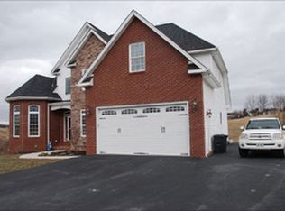 155 Cedar Bluff Dr, Christiansburg, VA 24073