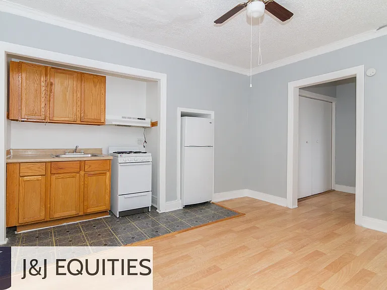 4735 Beacon — Photo 4