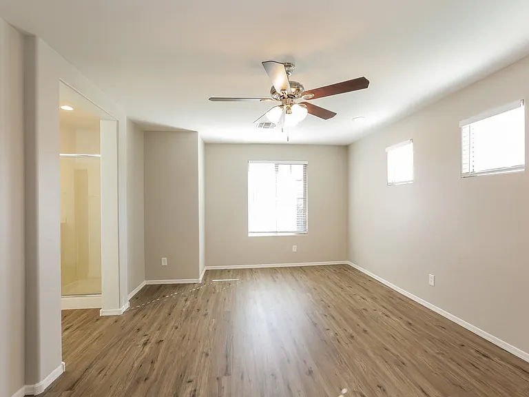 7338 W Cambridge Ave — Photo 9