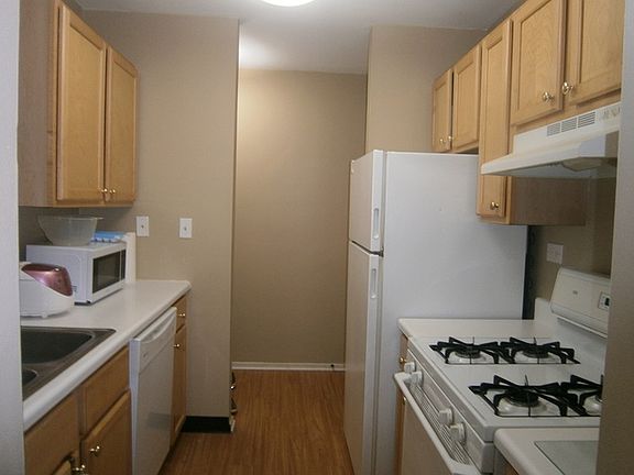4th image of 1931 Prairie Sq Unit 226