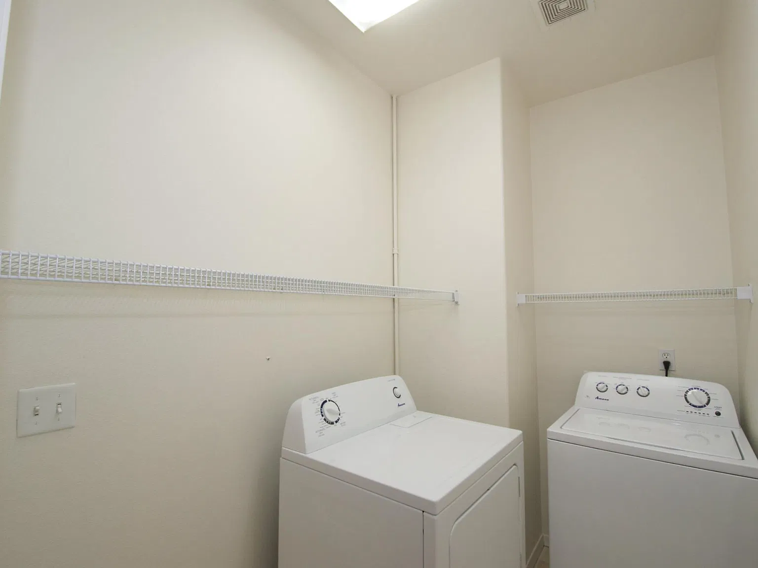 4 bed, 2.5 bath, 1950 sqft, $3,000 — Photo 4