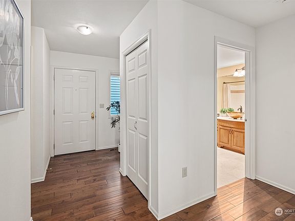 5th image of 4055 223rd Place SE #1025