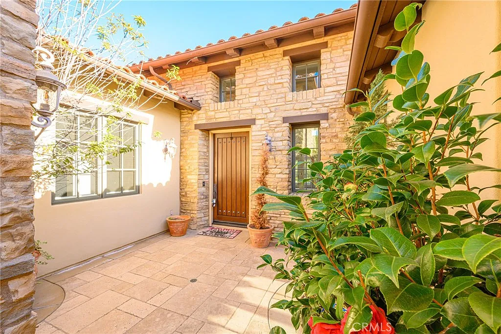 4 bed, 3.5 bath, 3854 sqft, $14,800 — Photo 4