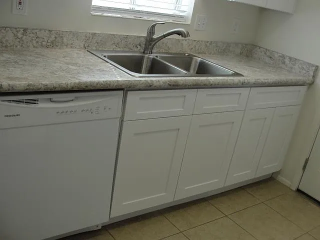 121 E 14th Pl #2 — Photo 4
